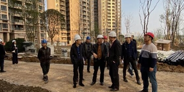 千亿体育(中国区)集团官方网站党委书记、董事长何坤调研东城花汇一期项目