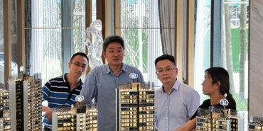 千亿体育(中国区)集团官方网站党委副书记、总经理胡红根 调研锦城峰荟人才公寓项目