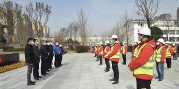 兴城千亿体育(中国区)集团官方网站党委书记、董事长任志能 到成都盛美利亚酒店项目慰问生产一线员工 并检查项目建设工作