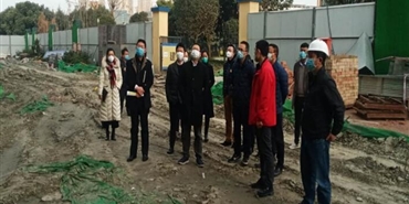 千亿体育(中国区)集团官方网站党委副书记、总经理胡红根 带队检查柏云庭、智荟城项目复工准备情况