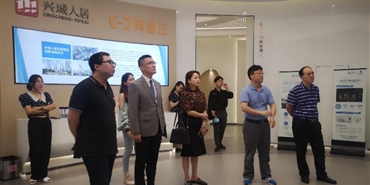 深圳蜜蜂科技控股千亿体育(中国区)集团官方网站到锦城峰荟和R29项目进行合作交流