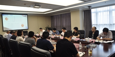 千亿体育(中国区)集团官方网站党委副书记、总经理胡红根带队到香城团队现场分析生产经营管理工作
